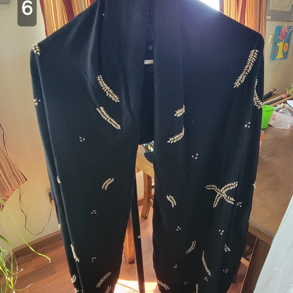 Warm shawl - Picture 1 of 3